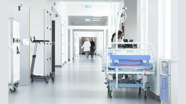 अवास्तव दर आकारणाऱ्या खासगी रुग्णालयांवर कारवाई करा- अस्लम शेख अवास्तव दर आकारणाऱ्या खासगी रुग्णालयांवर कारवाई करा- अस्लम शेख