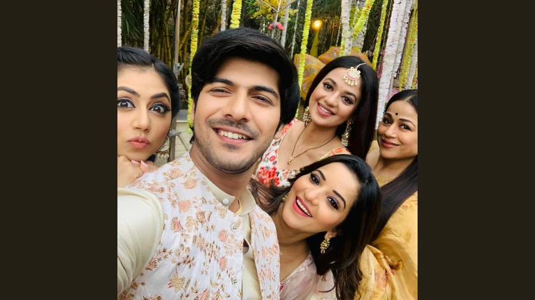 एक और पॉपुलर शो चढ़ा कोरोना वायरस की भेंट एक और पॉपुलर शो चढ़ा कोरोना वायरस की भेंट