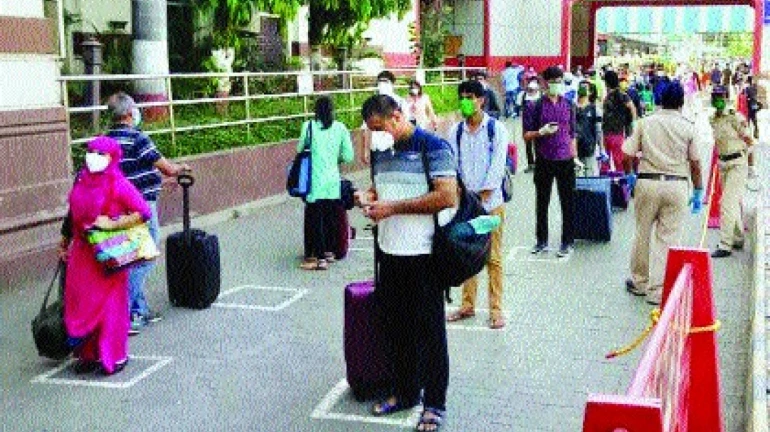 1100 passengers from Mumbai Central reach Delhi on the 'Shramik Special' trains 1100 passengers from Mumbai Central reach Delhi on the 'Shramik Special' trains