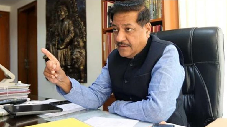 Scania Bus Scam: Congress leader Prithviraj Chavan demands probe in bribery allegation that involves Nitin Gadkari Scania Bus Scam: Congress leader Prithviraj Chavan demands probe in bribery allegation that involves Nitin Gadkari