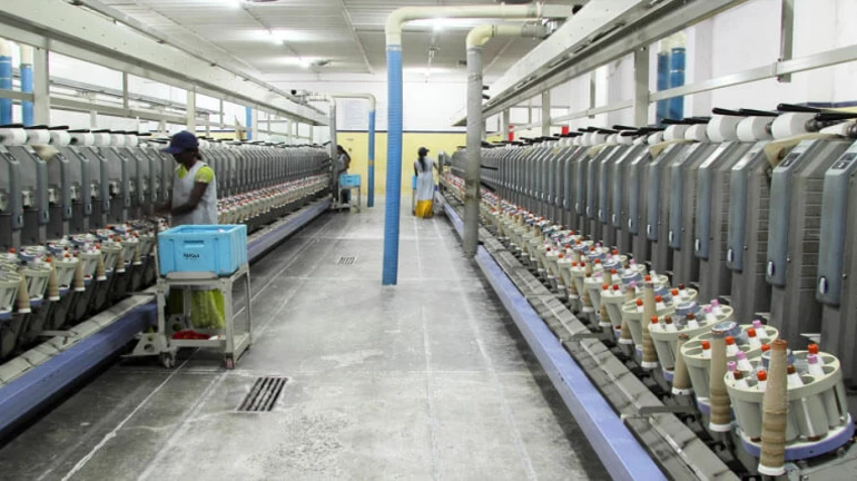 राज्यातील ३५ हजार कारखान्यांत उत्पादन सुरू, ९ लाख कामगार कामावर रूजू राज्यातील ३५ हजार कारखान्यांत उत्पादन सुरू, ९ लाख कामगार कामावर रूजू