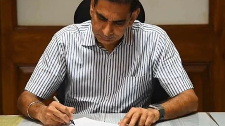 पालिका आयुक्त इकबालसिंह चहल यांना आयकरची नोटीस पालिका आयुक्त इकबालसिंह चहल यांना आयकरची नोटीस