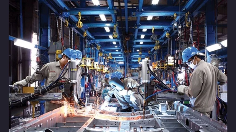 भूमिपुत्रांनो, नोकरीसाठी तयार व्हा! महाराष्ट्रात कामगार ब्युरोची लवकरच स्थापना भूमिपुत्रांनो, नोकरीसाठी तयार व्हा! महाराष्ट्रात कामगार ब्युरोची लवकरच स्थापना