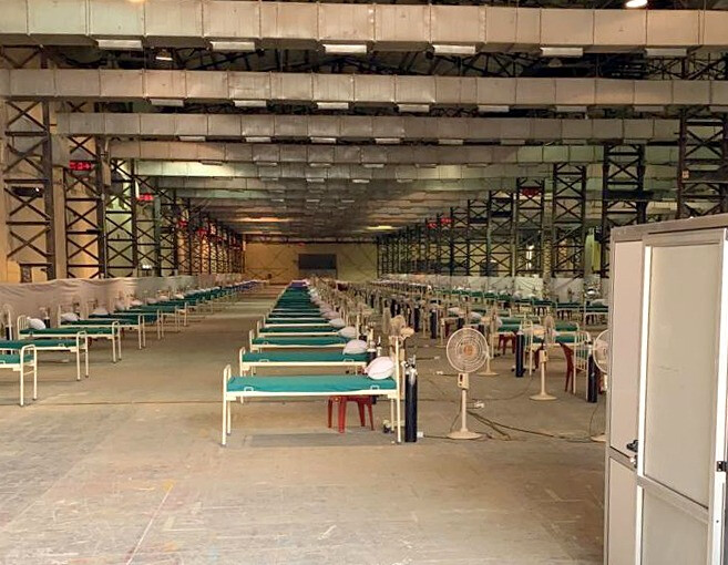 गोरेगावच्या नेस्को क्वारंटाईन सेंटरला मुख्यमंत्र्यांची भेट