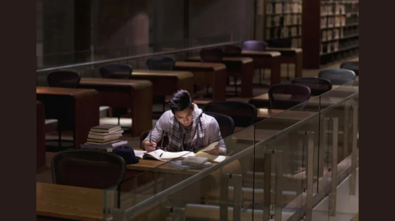 पदव्युत्तर पदवीच्या विद्यार्थ्यांना दिलासा, शिष्यवृत्तीसाठी कौटुंबिक उत्पन्नाची मर्यादा निश्चित पदव्युत्तर पदवीच्या विद्यार्थ्यांना दिलासा, शिष्यवृत्तीसाठी कौटुंबिक उत्पन्नाची मर्यादा निश्चित