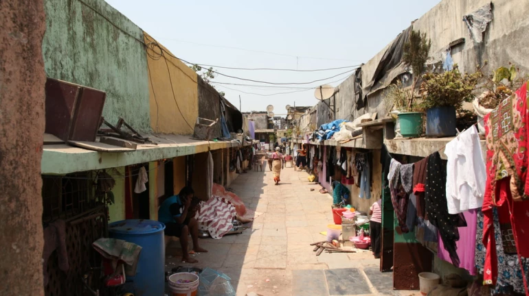Residents of Govandi's Shivaji Nagar flout social distancing norms amidst the lockdown