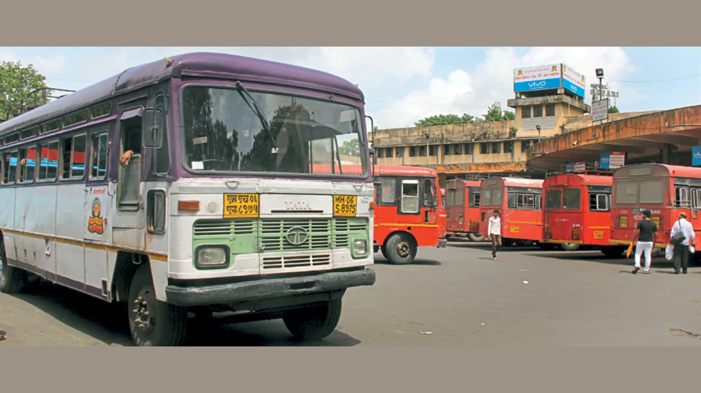 Maharashtra: Bus driver suffers heart attack; man takes control of ...