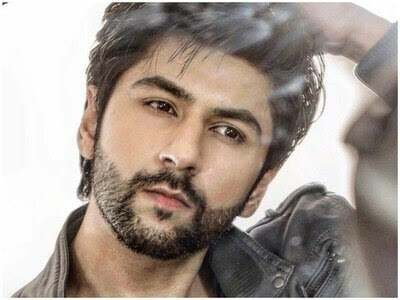 सलमान खानच्या SKF कंपनीच्या नावाने फसवणूक, अभिनेता अंश अरोराची पोलिसात तक्रार