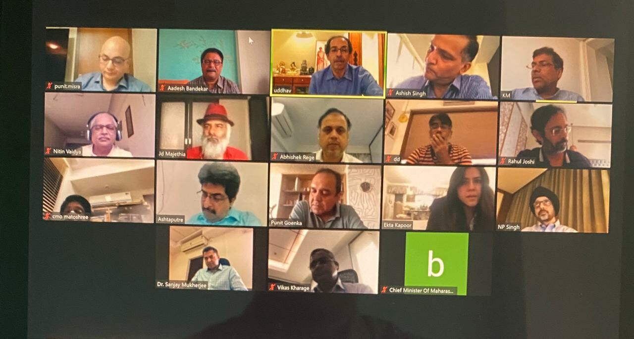 फ़िल्म जगत के लोगो के साथ मुख्यमंत्री ने की चर्चा