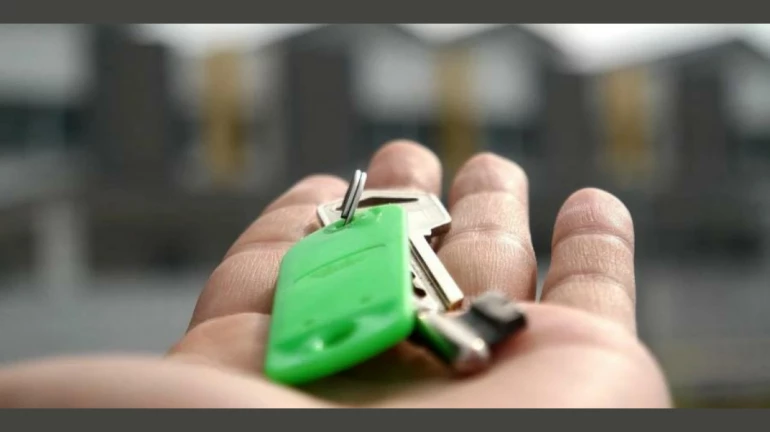 नोकरी गेली, पैसाही नाही, घरमालकानंही दाखवला बाहेरचा रस्ता नोकरी गेली, पैसाही नाही, घरमालकानंही दाखवला बाहेरचा रस्ता