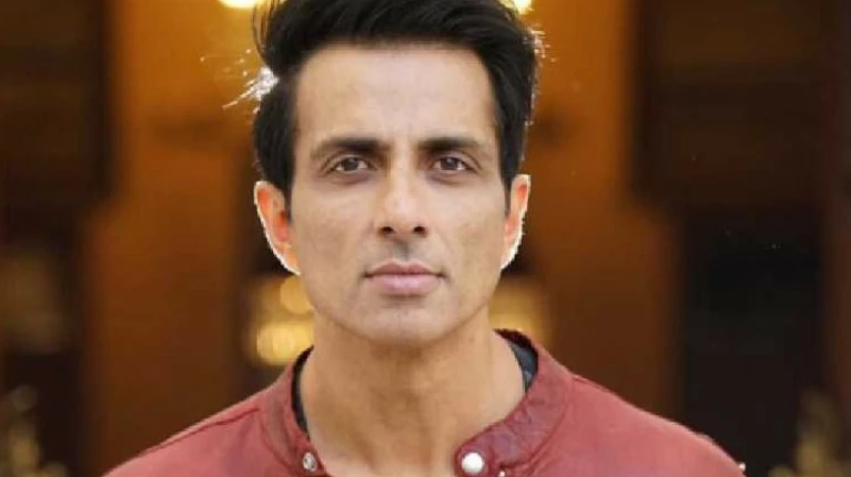 Sonu sood sends off 750 migrant workers back home as netizens hail him Sonu sood sends off 750 migrant workers back home as netizens hail him