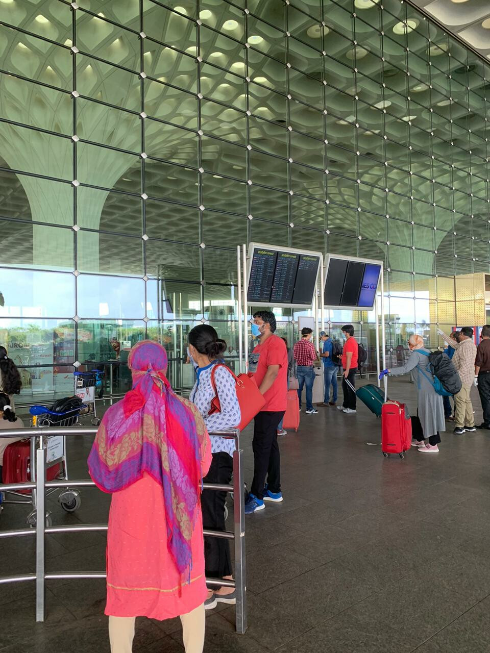 हवाई यात्रा करनेवाले यात्रियों के लिए नियमावली जारी