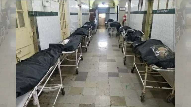 केईएममधील शवागारात मृतदेह ठेवण्यास जागा अपुरी केईएममधील शवागारात मृतदेह ठेवण्यास जागा अपुरी