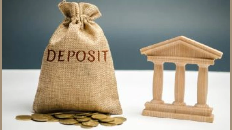 एसबीआयकडून ठेवींवरील व्याजदरात 'इतकी' कपात एसबीआयकडून ठेवींवरील व्याजदरात 'इतकी' कपात