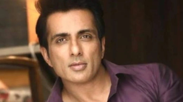 डान्स दिवाने ३ मध्ये माधुरीच्या जागी सोनू सूदची वर्णी, वाचा यामागील कारण डान्स दिवाने ३ मध्ये माधुरीच्या जागी सोनू सूदची वर्णी, वाचा यामागील कारण