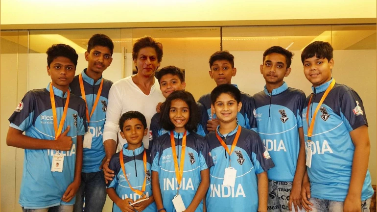 Shah Rukh and Gauri Khan come in support of Kolkata and the people affected by Cyclone Amphan Shah Rukh and Gauri Khan come in support of Kolkata and the people affected by Cyclone Amphan