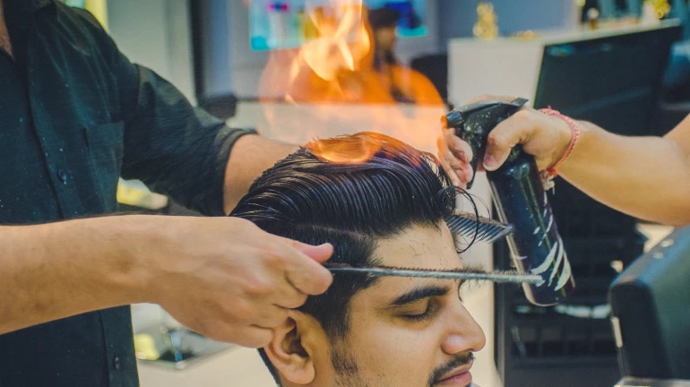 आता केस कापण्यासाठी खिशाला लागणार कात्री आता केस कापण्यासाठी खिशाला लागणार कात्री