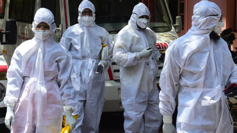 महाराष्ट्राच्या मदतीला केरळ, 'इतक्या' डॉक्टर्स, नर्सचं पथक मुंबईत दाखल महाराष्ट्राच्या मदतीला केरळ, 'इतक्या' डॉक्टर्स, नर्सचं पथक मुंबईत दाखल