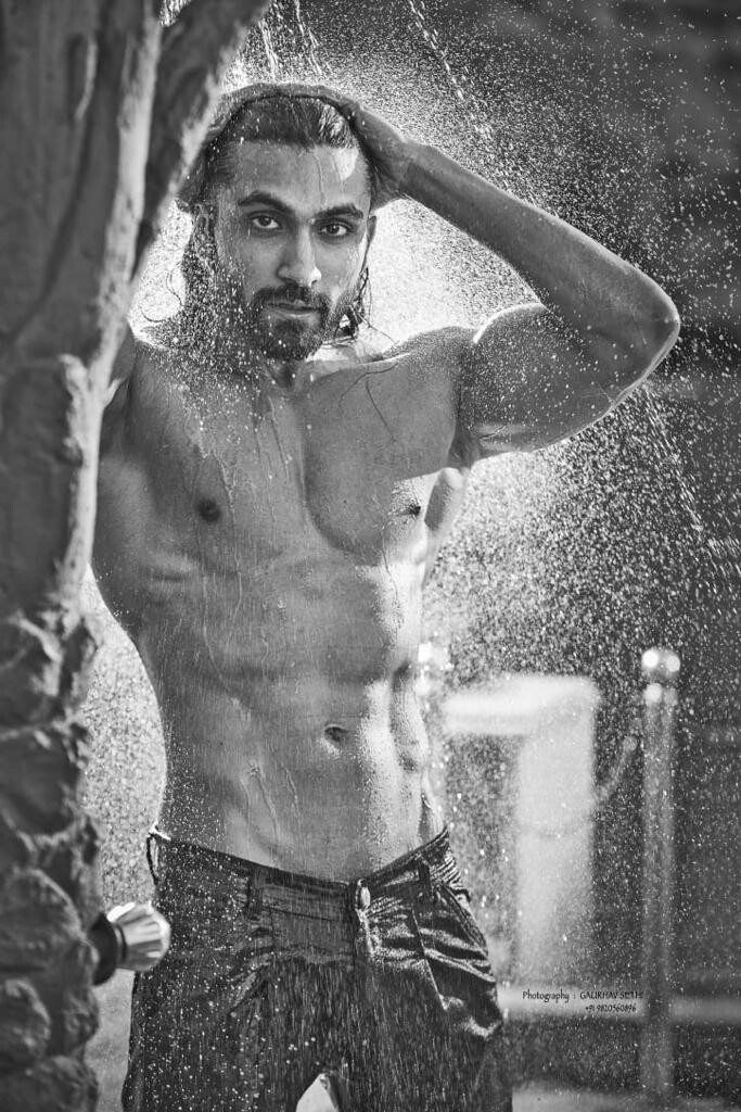 अजहर खान की रितुपर्णो घोष को श्रद्धांजलि