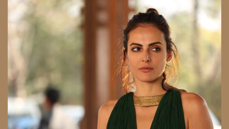 मंदना करीमी को 'द कैसिनो' में पोल डांस करते वक़्त लगी चोट मंदना करीमी को 'द कैसिनो' में पोल डांस करते वक़्त लगी चोट