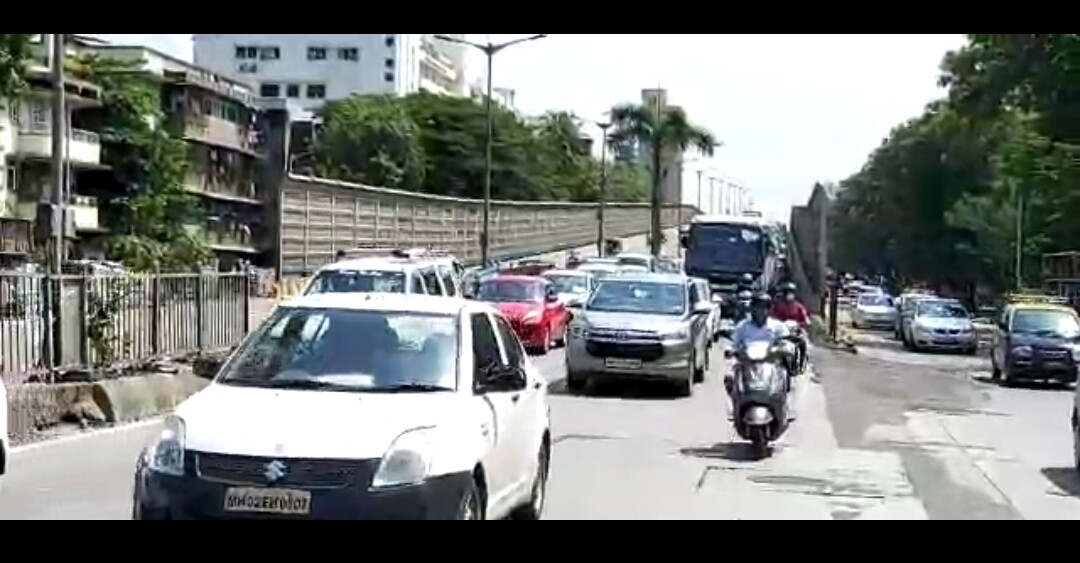 मिली छूट, कोरोना भूल वाहन लेकर सड़कों पर निकले लोग, लगा जाम