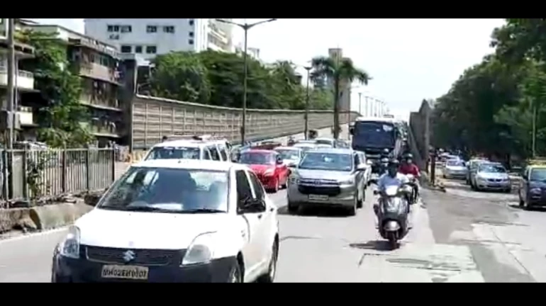 मिली छूट, कोरोना भूल वाहन लेकर सड़कों पर निकले लोग, लगा जाम मिली छूट, कोरोना भूल वाहन लेकर सड़कों पर निकले लोग, लगा जाम