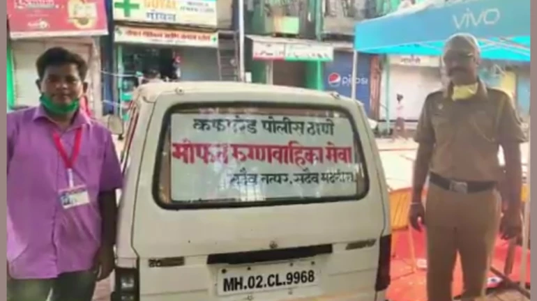 रुग्णांच्या काळजीपोटी पोलिसाने स्वत:च्या गाडीचेे केलं रुग्णवाहिकेत रुपांतर रुग्णांच्या काळजीपोटी पोलिसाने स्वत:च्या गाडीचेे केलं रुग्णवाहिकेत रुपांतर