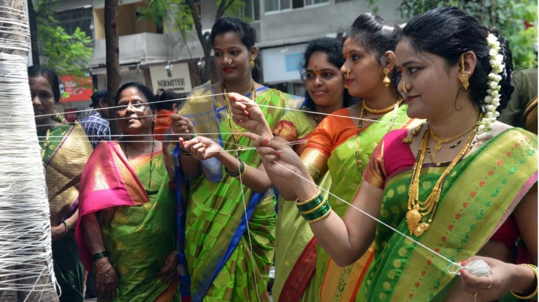 पोलीस पत्नींकडून वटपौर्णिमा घरीच साजरी करण्याचं आवाहन पोलीस पत्नींकडून वटपौर्णिमा घरीच साजरी करण्याचं आवाहन