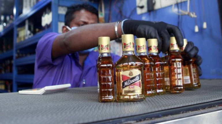 Mumbai: 50 per cent of sale in liquor shops still online Mumbai: 50 per cent of sale in liquor shops still online