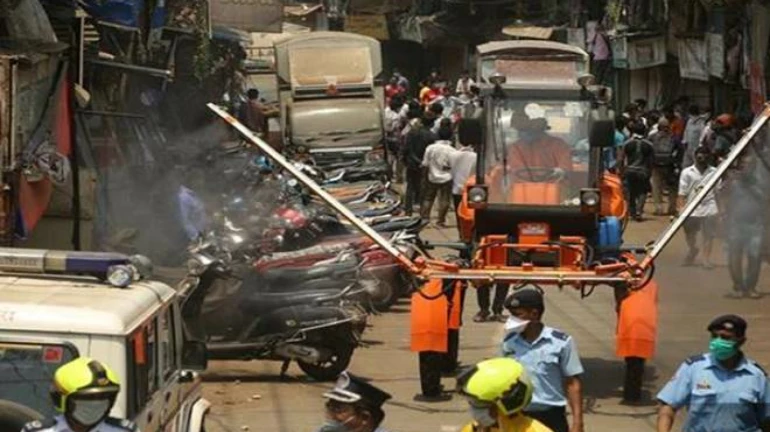 महापालिका, डॉक्टर, नर्स यांच्या प्रयत्नांनंतर धारावीतील रुग्णवाढीचा वेग मंदावला महापालिका, डॉक्टर, नर्स यांच्या प्रयत्नांनंतर धारावीतील रुग्णवाढीचा वेग मंदावला