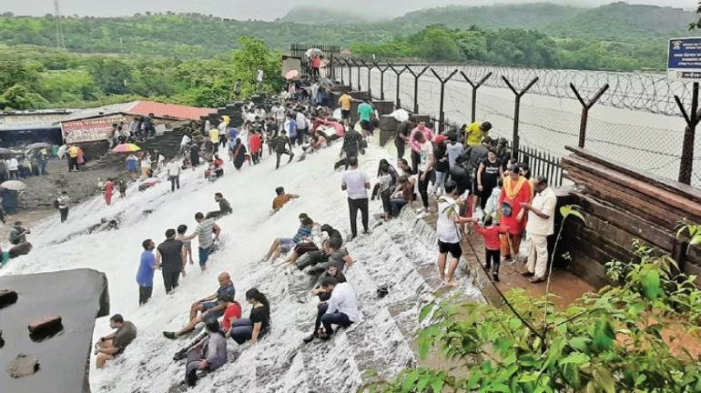 यंदा पावसाळी पिकनिकवर 'पाणी', पर्यस्थळांवर बंदी कायम यंदा पावसाळी पिकनिकवर 'पाणी', पर्यस्थळांवर बंदी कायम