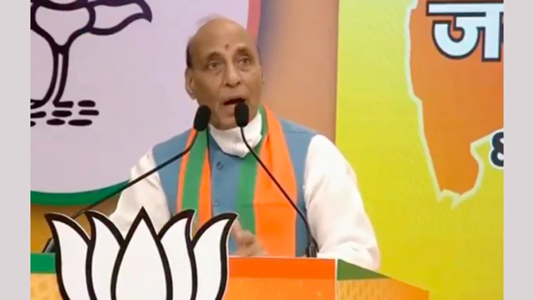 महाराष्ट्रात सरकारच्या नावावर सर्कस सुरू, राजनाथ सिंग यांची टीका महाराष्ट्रात सरकारच्या नावावर सर्कस सुरू, राजनाथ सिंग यांची टीका