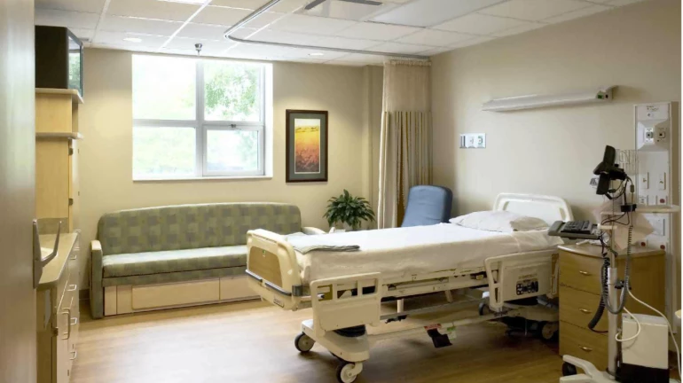 पुढील १० दिवस प्रतिदिन ३०० आयसीयू खाटा वाढवण्यात येणार पुढील १० दिवस प्रतिदिन ३०० आयसीयू खाटा वाढवण्यात येणार