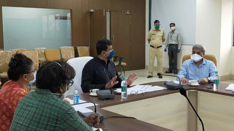 मालाड पी-उत्तर वाॅर्डात स्क्रिनिंगसाठी २० टीम तैनात मालाड पी-उत्तर वाॅर्डात स्क्रिनिंगसाठी २० टीम तैनात