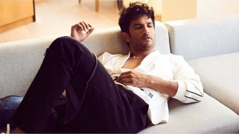 सुशांतनं आत्महत्येपूर्वी 'या' अभिनेत्याला केला होता फोन, पण... सुशांतनं आत्महत्येपूर्वी 'या' अभिनेत्याला केला होता फोन, पण...