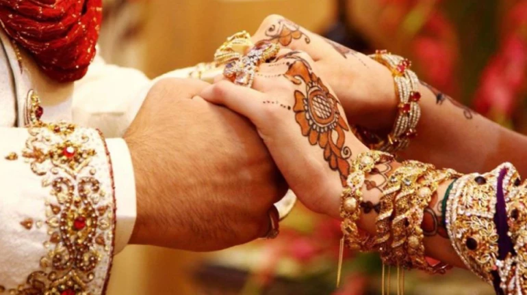 मुंबईत लाँकडाऊनचे उल्लघंन केल्याप्रकरणी नवरदेवासह ९ जणांवर गुन्हा दाखल मुंबईत लाँकडाऊनचे उल्लघंन केल्याप्रकरणी नवरदेवासह ९ जणांवर गुन्हा दाखल