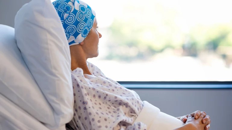 दिलासादायक! तब्बल 'इतक्या' कॅन्सरग्रस्तांची कोरोनावर मात दिलासादायक! तब्बल 'इतक्या' कॅन्सरग्रस्तांची कोरोनावर मात