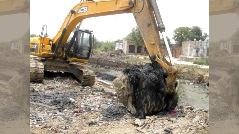 मुंबईत 113 टक्के नालेसफाई, महापालिकेचा दावा मुंबईत 113 टक्के नालेसफाई, महापालिकेचा दावा