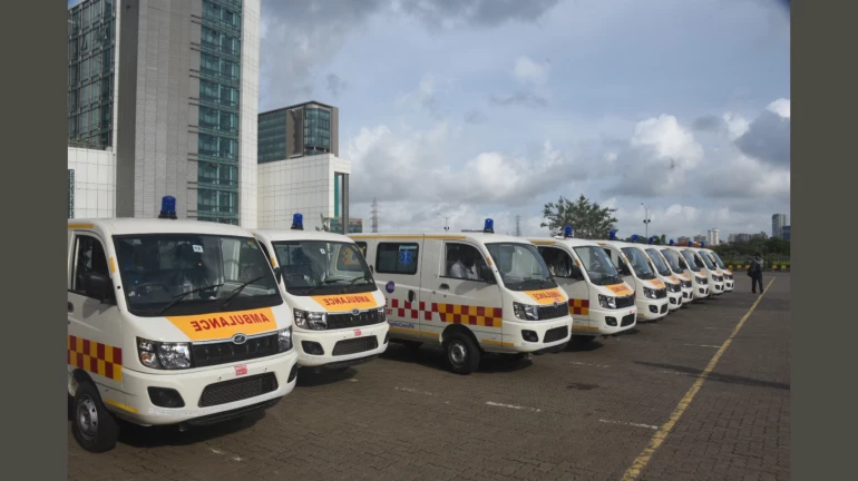 खासगी रुग्णवाहिकांकडून होणारी लूट आता थांबणार, खासगी रुग्णवाहिका शासन ताब्यात घेणार खासगी रुग्णवाहिकांकडून होणारी लूट आता थांबणार, खासगी रुग्णवाहिका शासन ताब्यात घेणार