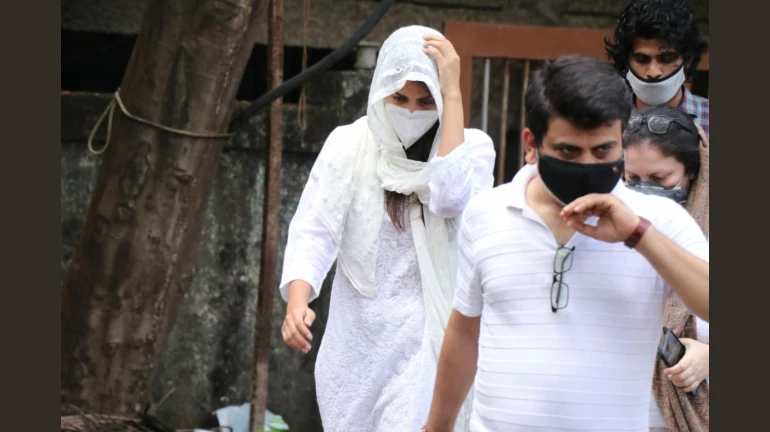 'AU' नाम के संदिग्ध कॉल को लेकर रिया की तरफ से आई सफाई 'AU' नाम के संदिग्ध कॉल को लेकर रिया की तरफ से आई सफाई