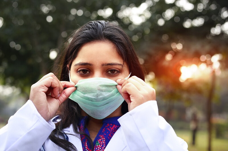 हळद, तुळस आणि कडुलिंबाचा वापर करून बनवलेलं बायोडिग्रेबल मास्क