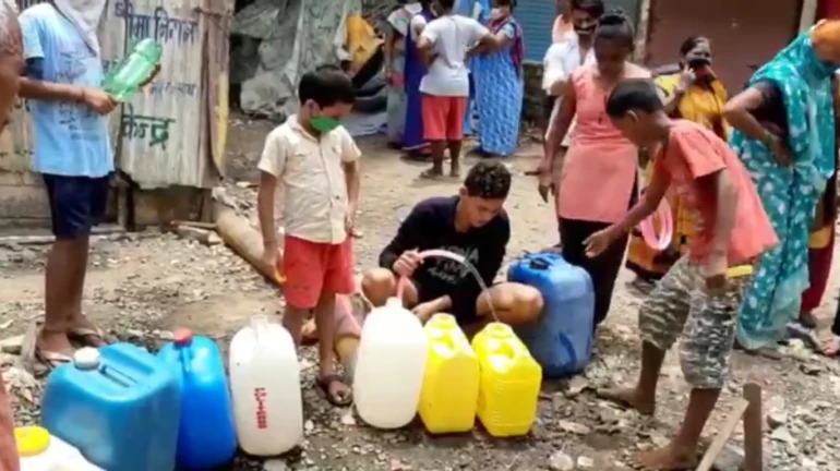 गणपत पाटिल नगर में अब स्टैंड पोस्ट के माध्यम से पानी गणपत पाटिल नगर में अब स्टैंड पोस्ट के माध्यम से पानी