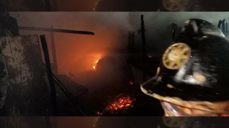 Fire breaks out in Thane's Saket area Fire breaks out in Thane's Saket area