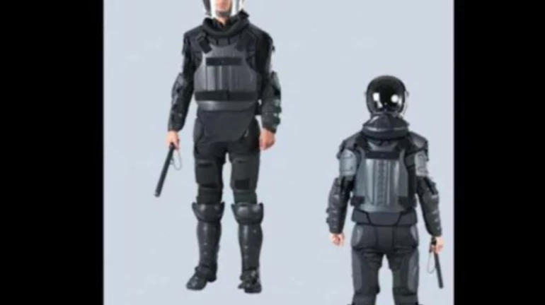 मुंबईतून ५०० सुरक्षाकवच भारतीय सैन्यांसाठी रवाना मुंबईतून ५०० सुरक्षाकवच भारतीय सैन्यांसाठी रवाना