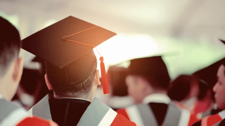 एक तृतीयांशांपेक्षा जास्त इंजिनिअरिंग पदवीधरांना नोकरीची चिंता एक तृतीयांशांपेक्षा जास्त इंजिनिअरिंग पदवीधरांना नोकरीची चिंता