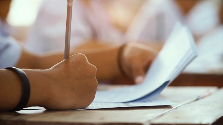 गैरप्रकार रोखण्यासाठी परीक्षा केंद्रांवर ड्रोनची नजर गैरप्रकार रोखण्यासाठी परीक्षा केंद्रांवर ड्रोनची नजर