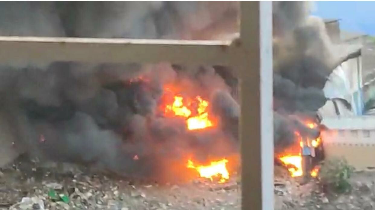 मानखुर्द-घाटकोपर रोड येथील स्क्रॅप कंपाऊंडला भीषण आग