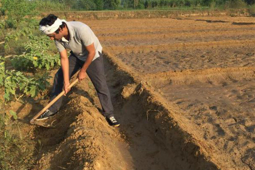 काम बंद असल्यामुळे ‘हा’ प्रसिद्ध अभिनेता कसतोय शेती