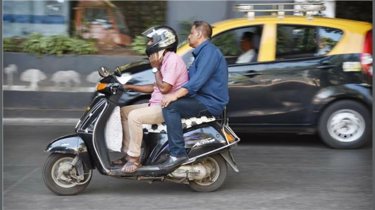 मुंबई और ठाणे में बाइक पर डबल सीट की सवारी करने पर कार्रवाई