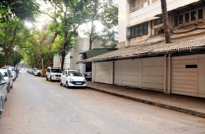 Now, MNS chief Raj Thackeray's drivers test COVID-19 positive